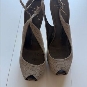 Giuseppe Zanotti Textured grey  Peep-Toe Heels